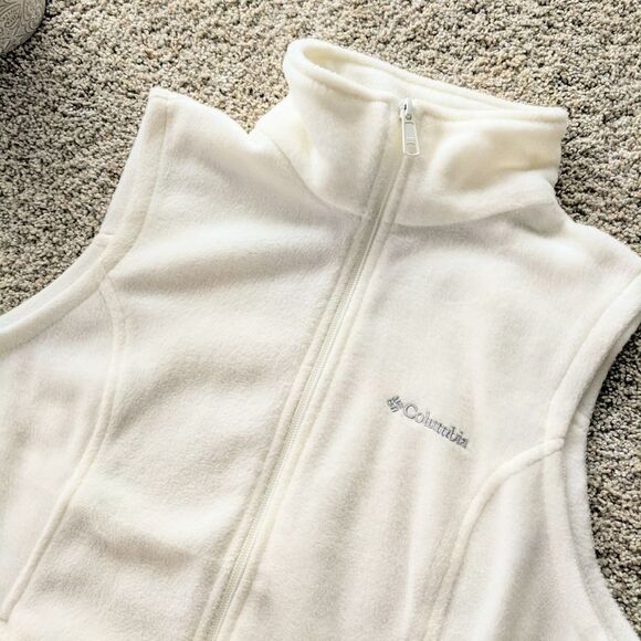 ⭐White Fleece Columbia Vest⭐ - Picture 5 of 7